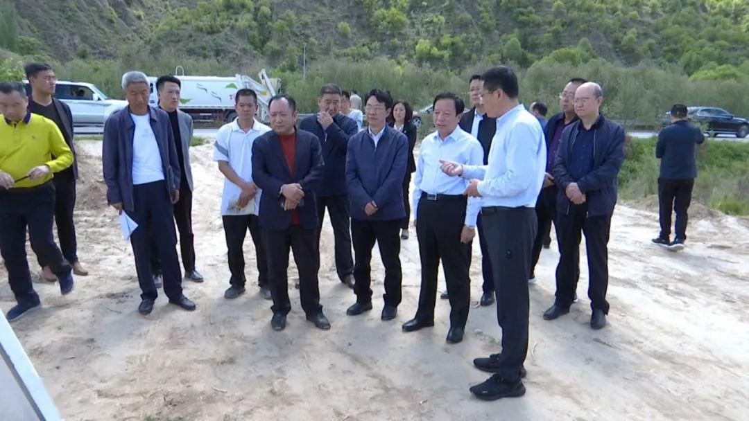 县委副书记,县长张小强,县委常委,政法委书记王龙,南梁红色大景区管理