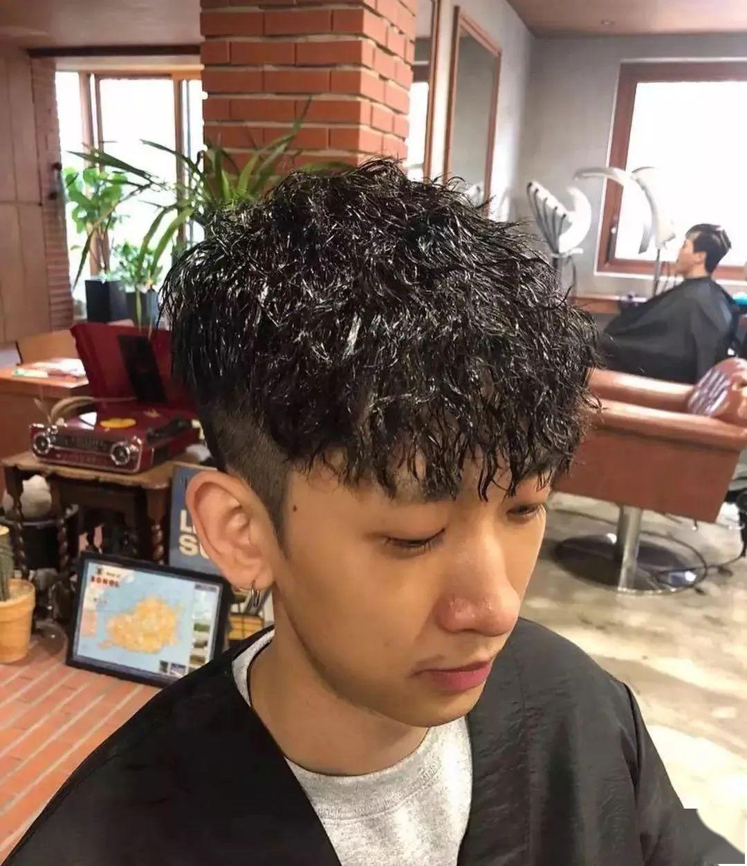 2020年男生发型除了栗子头还有哪些发型也在流行呢