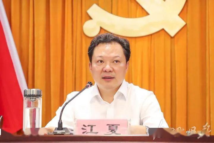 中共忠县县委十四届十一次全会召开