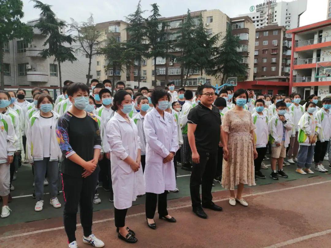 宝鸡市金陵中学开展拒吸第一支烟争做不吸烟新一代教育活动