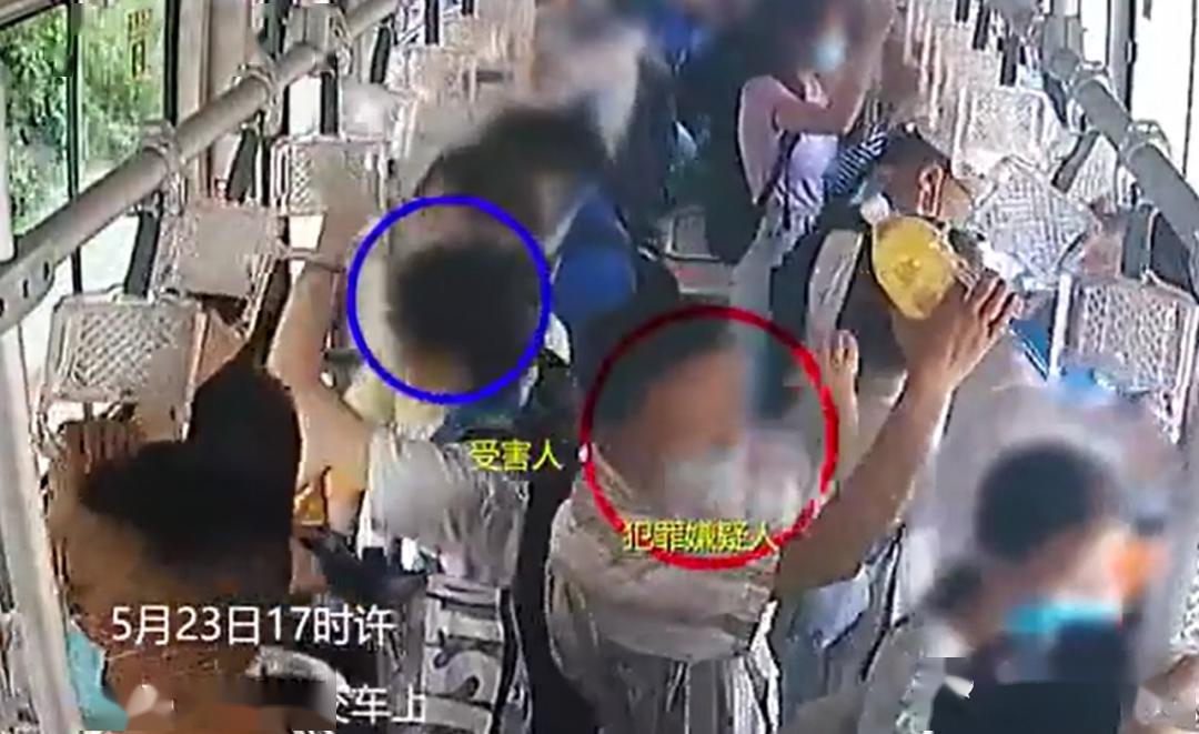 男子|这名男子行为令人不齿!自贡35路公交车上居然发生这样的事情
