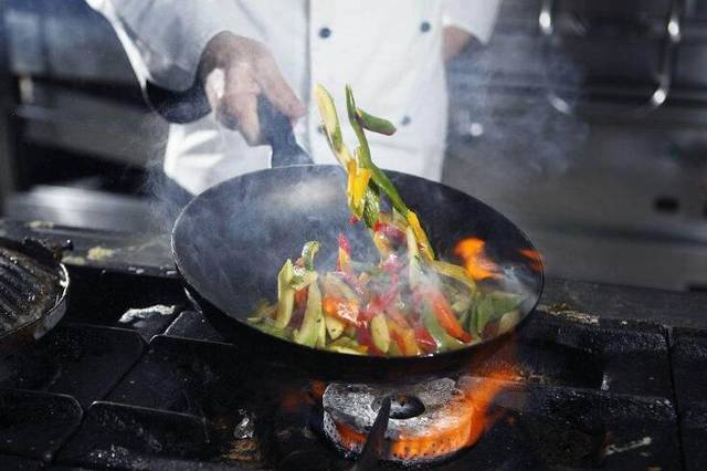 工藝流程湘菜館餐廳安裝什么樣的油煙凈化器比較適合呢？
