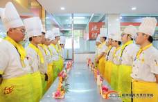 刀尖上的艺术——杭州新东方烹饪学校果蔬雕刻大赛精彩纷呈！