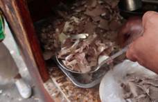 徐州这家开在庞庄美食广场牛肉汤，30块钱满满一碗肉，天天排长队