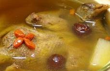 煲鸽子汤时，是用凉水还是热水？很多人做错，难怪汤浑浊腥味大