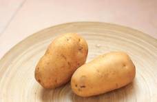 小小一颗土豆，充饥防病还养颜！当主食效果更好，可以试试
