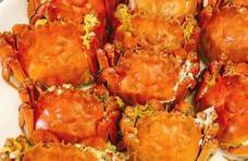 蒸螃蟹时，别直接放锅里蒸，多加这一步，螃蟹鲜嫩，没腥味！