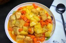 家常营养菜谱，果仁菠菜，香锅牛肉，菠萝豆腐，砂锅黄豆芽牛肉