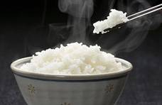 蒸米饭只加水是门外汉！把这2样加到水里,米饭又香又软,粒粒分明