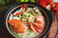 到了吃螃蟹的季节了，来一大锅热气腾腾的海鲜粥，才叫美味