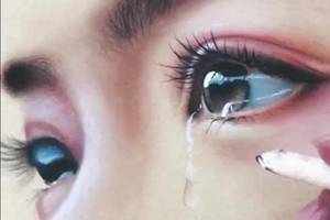 画一幅:流泪的眼睛,伤感的美!