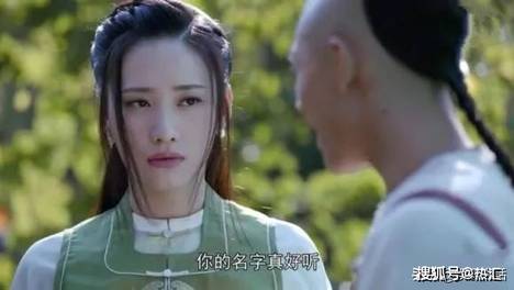 人均一字眉加披发的影视圈，或许​早就忘记了美人在骨不​在皮吧