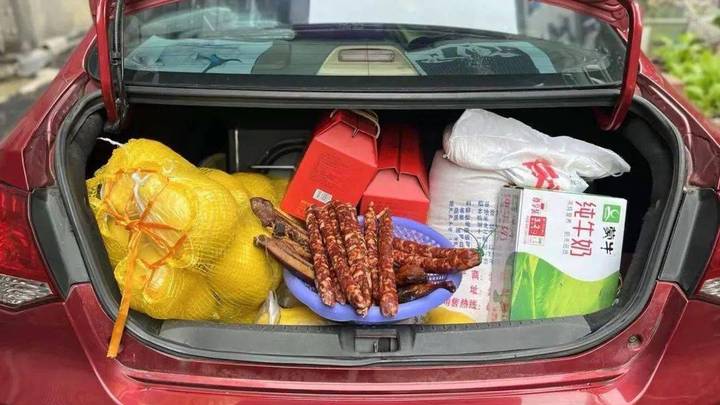年后返岗,你觉得妈妈给塞的腊肠、辣椒酱要不要放冰箱?