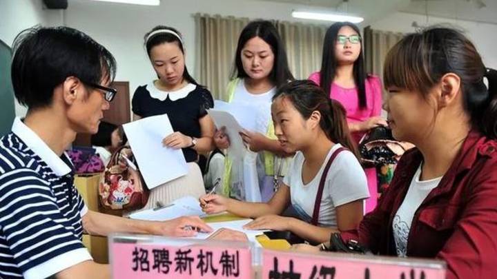多地实行中小学教师退出机制,没了铁饭碗,教师还能躺平吗?