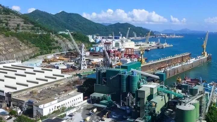 李嘉诚收购破旧船厂改建成1.5万套房子,可获利数百亿,你看好吗?