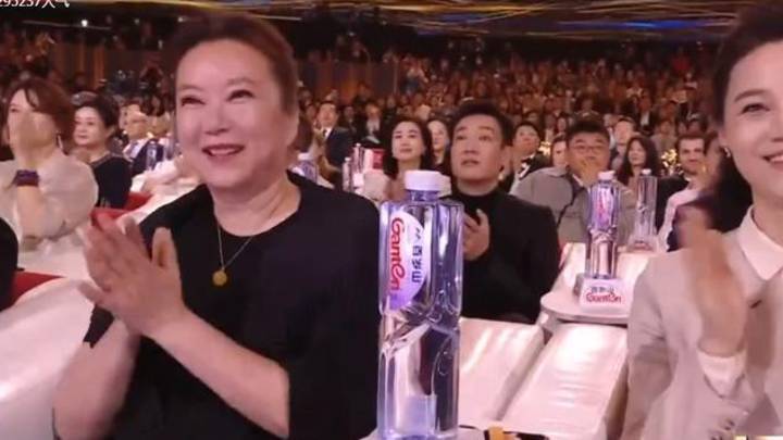 张艺谋获天坛奖终身成就奖,是实至名归吗?
