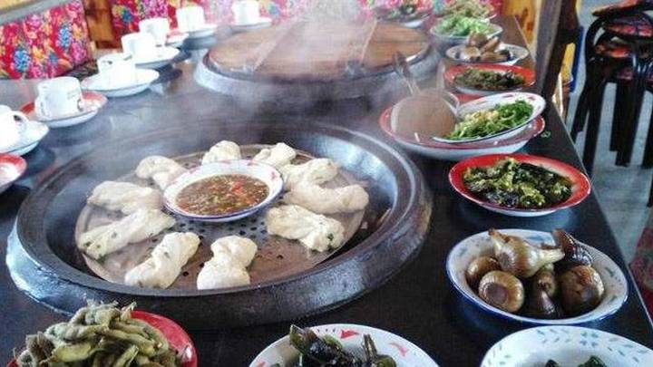 东北大妈把美食藏在炕被里,你能接受吗?