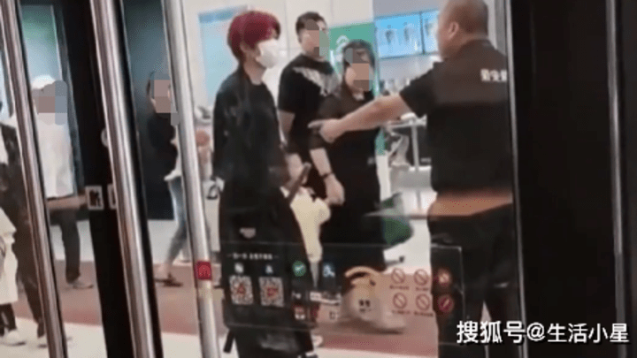 小伙cosplay日本武士被轰出商场,个性时尚与文化尊重有关吗?