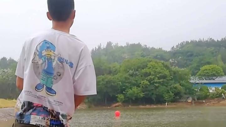 初三男生打水漂打破吉尼斯纪录,是实至名归吗?
