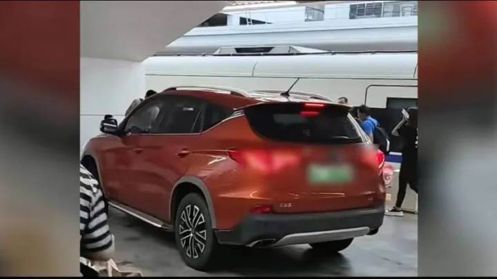 私家车开上站台,深圳火车站的道歉你接受吗?
