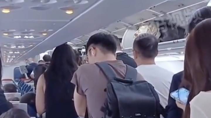 飞机上乘客登机后不见人,要求所有人下机清仓检查,合理吗?