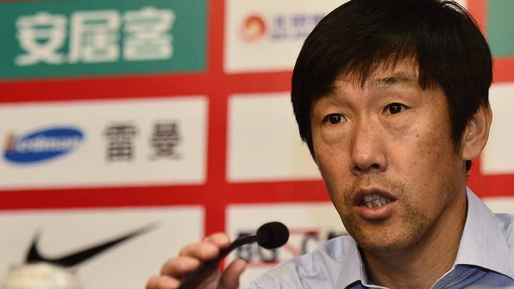 高洪波辞去了足协副主席一职,你看好他专注足球业务吗?