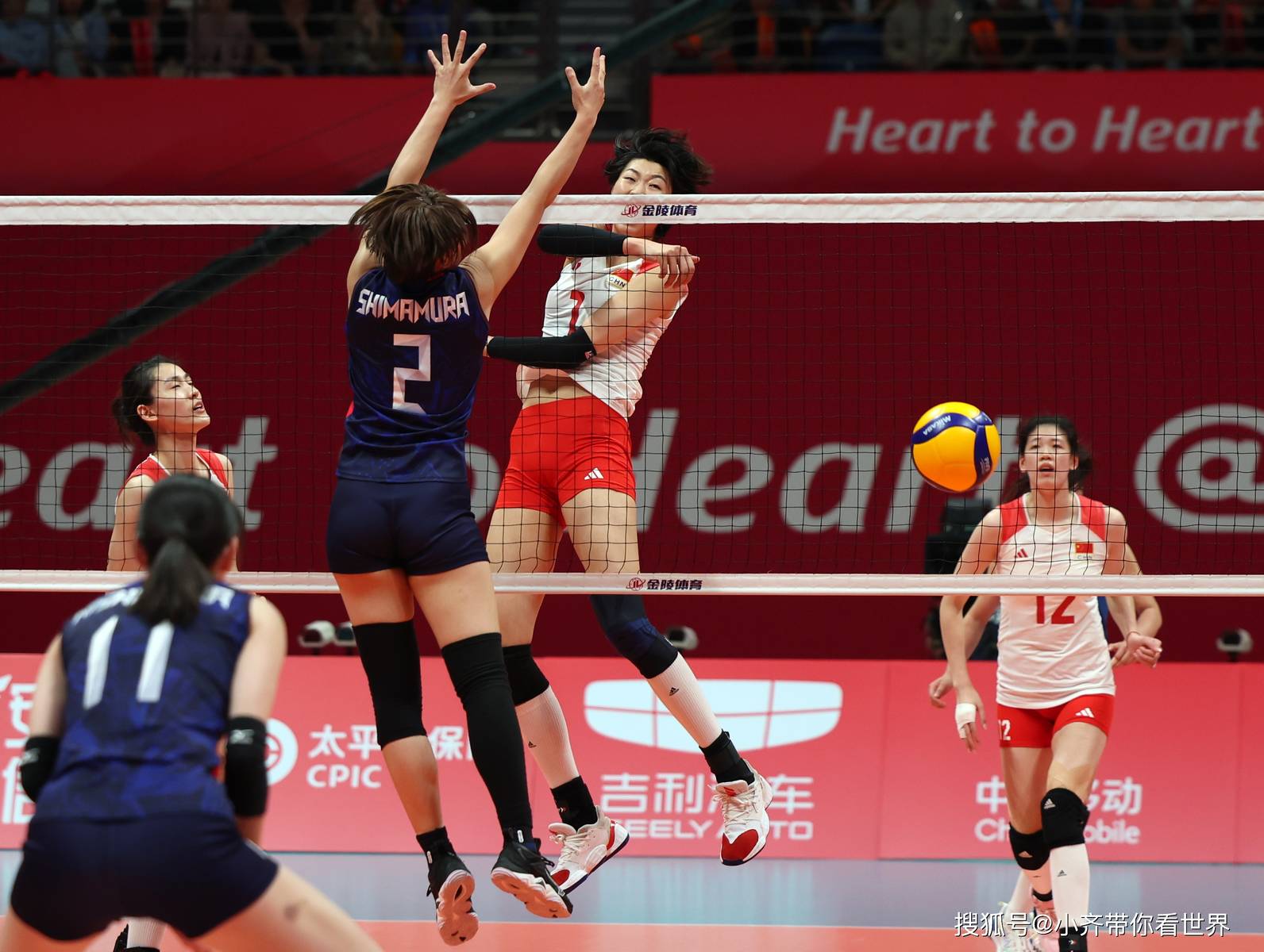 直击亚运-女子排球-中国队以3比0战胜日本队