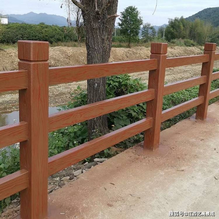 江西户外景区水泥仿木栏杆,乡村河道鱼塘混凝土仿木纹护栏现场安装