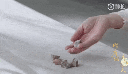 刚荣获大奖之时,她却坚定的拒绝了多部影视剧的邀约,选择去上海话剧