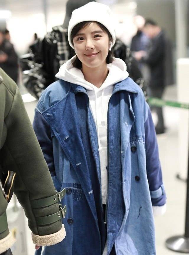 赵奕欢久违露面不秀身材秀素颜33岁像23岁小姑娘