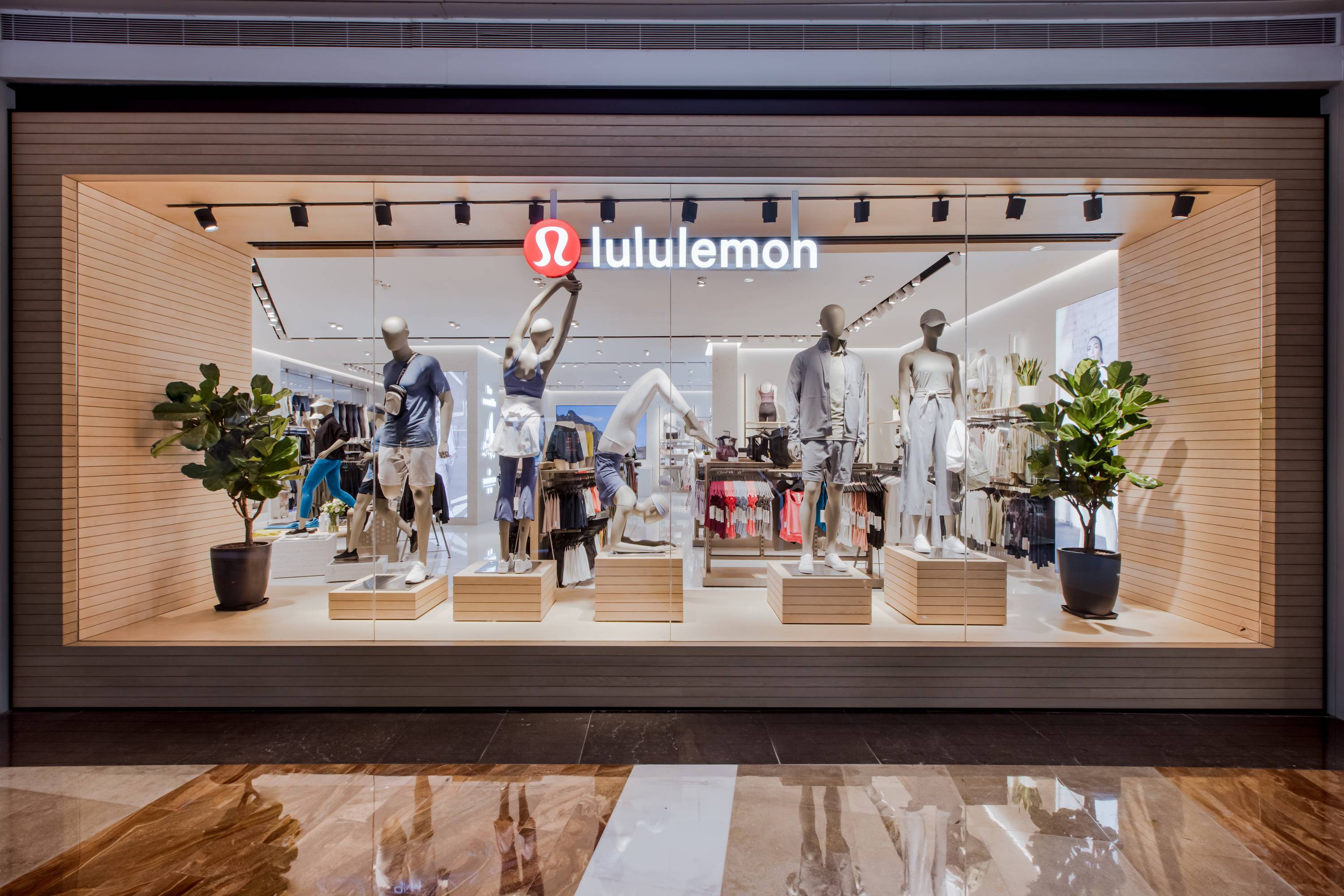 共聚罗湖 热汗相联 lululemon深圳kk mall门店正式开业