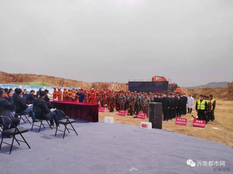沂南县民兵应急队伍参与森林火灾扑救实战演练