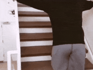 原创搞笑gif趣图,开门杀,直接怼了交警,这事儿怎么了?