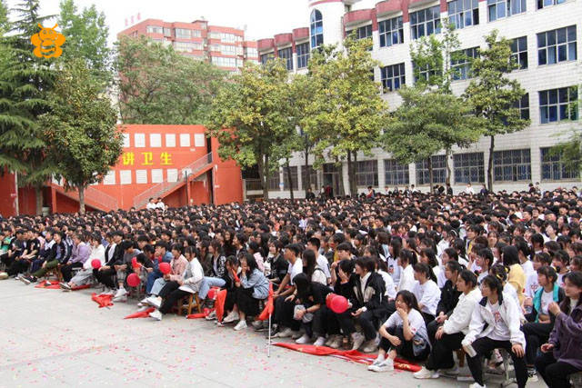 邓州市六高中举行"弘扬五四精神 献礼党的百年华诞"庆