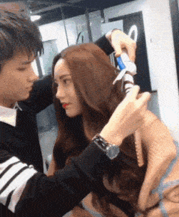 搞笑美女动态图gif:小小年纪不学好,肯定是跟老王学的