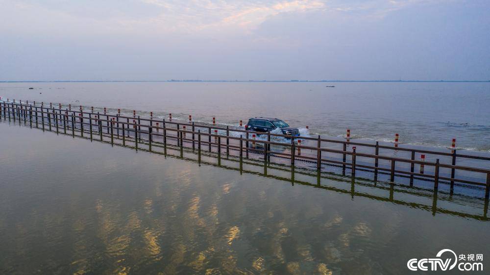 江西九江:永吴公路再现水上公路景观