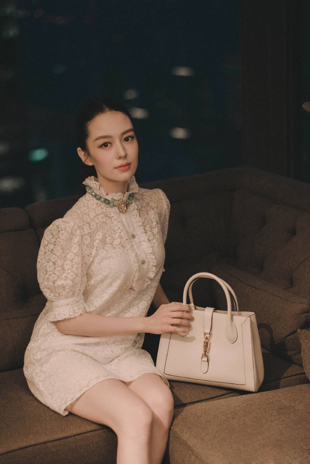 吉娜高马尾写真青春复古 唇红齿白美貌会发光