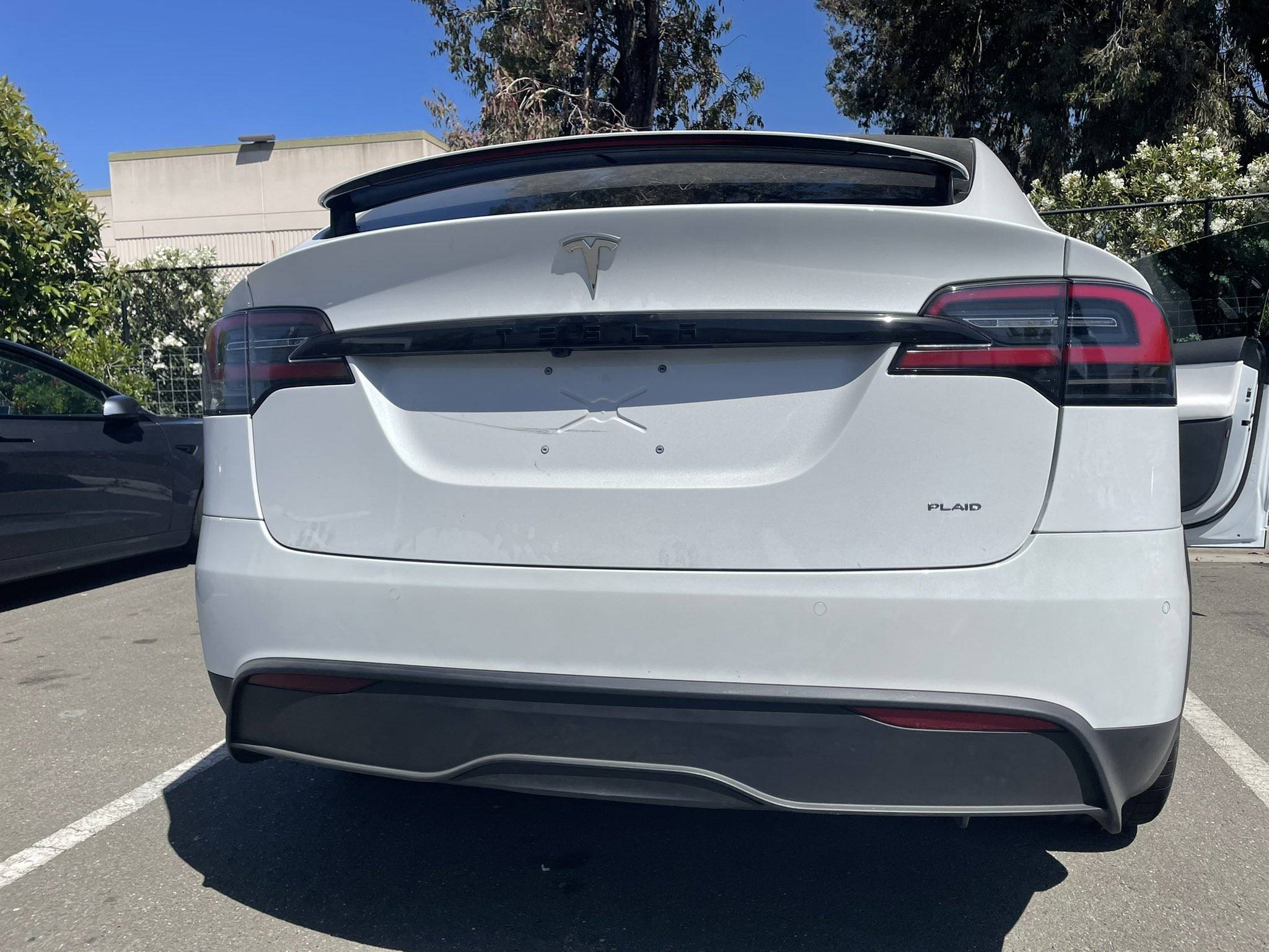 特斯拉model x plaid谍照曝光,方向盘造型独特