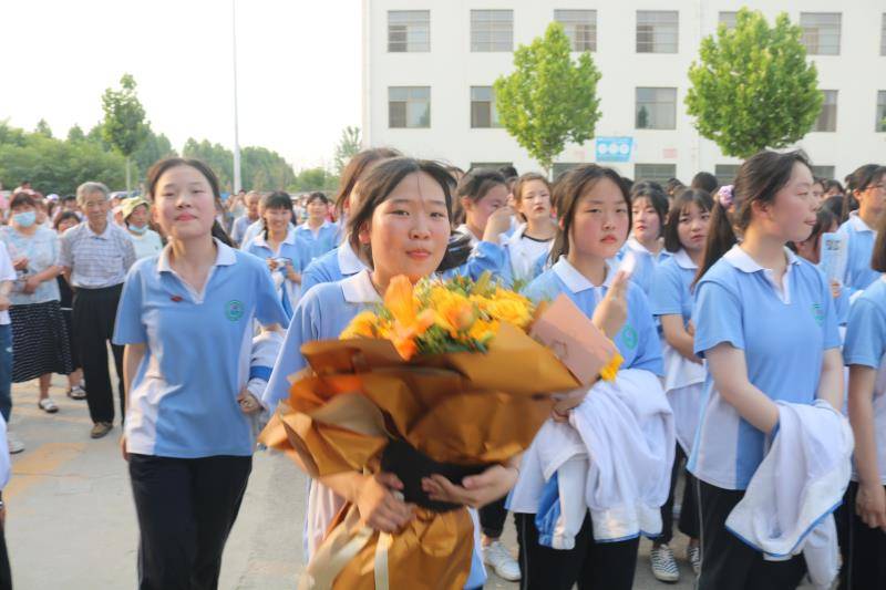 牡丹区吴店镇中学举行毕业典礼