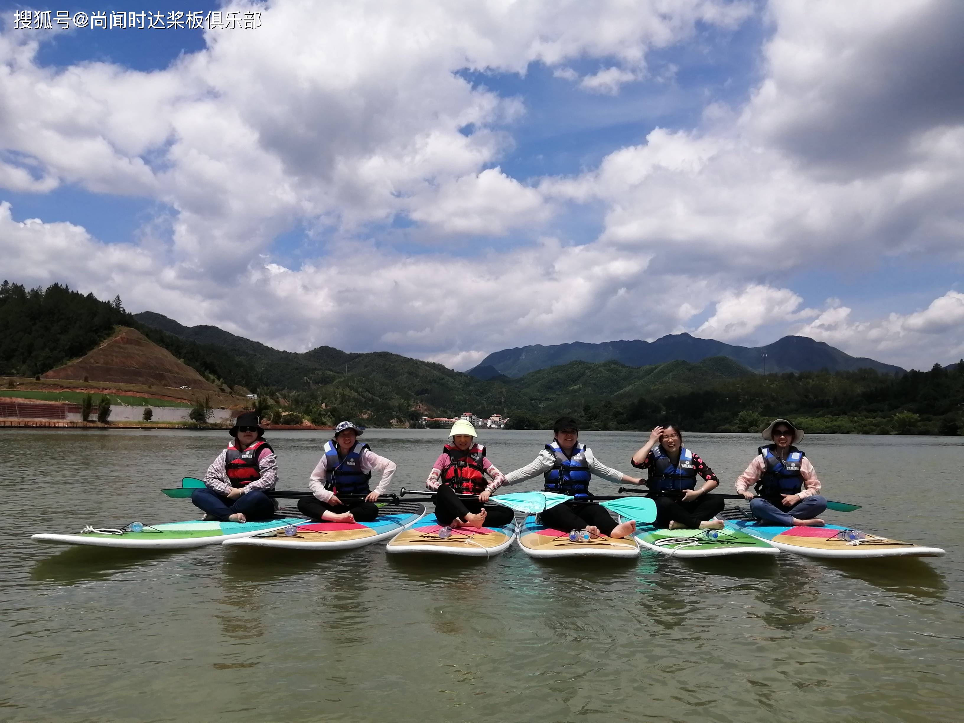 桨板团建极具挑战性的水上运动