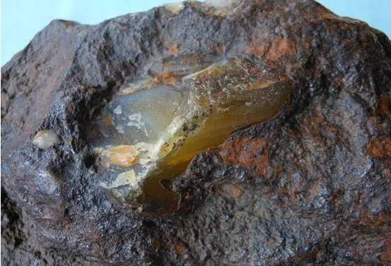 来自云南的高先生的发现也证实了玛瑙陨石的存在