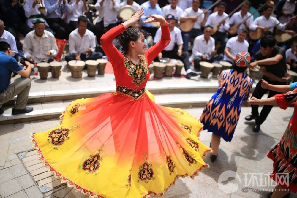 新疆和田群众欢度古尔邦节