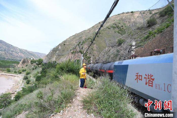 陇海线甘肃段一级防洪点:背水上山24小时盯防