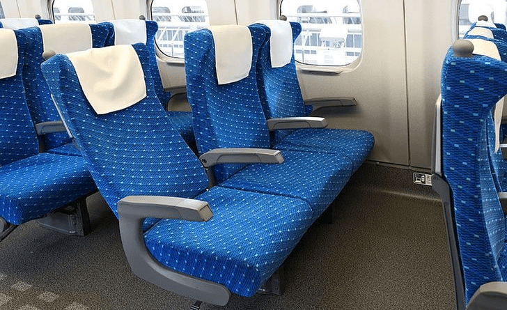 高铁为什么没有安全带,是设计缺陷?还是没有必要呢?