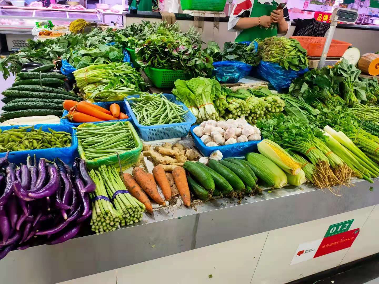 杨浦黄兴菜市场蔬菜摊位转让小区环绕