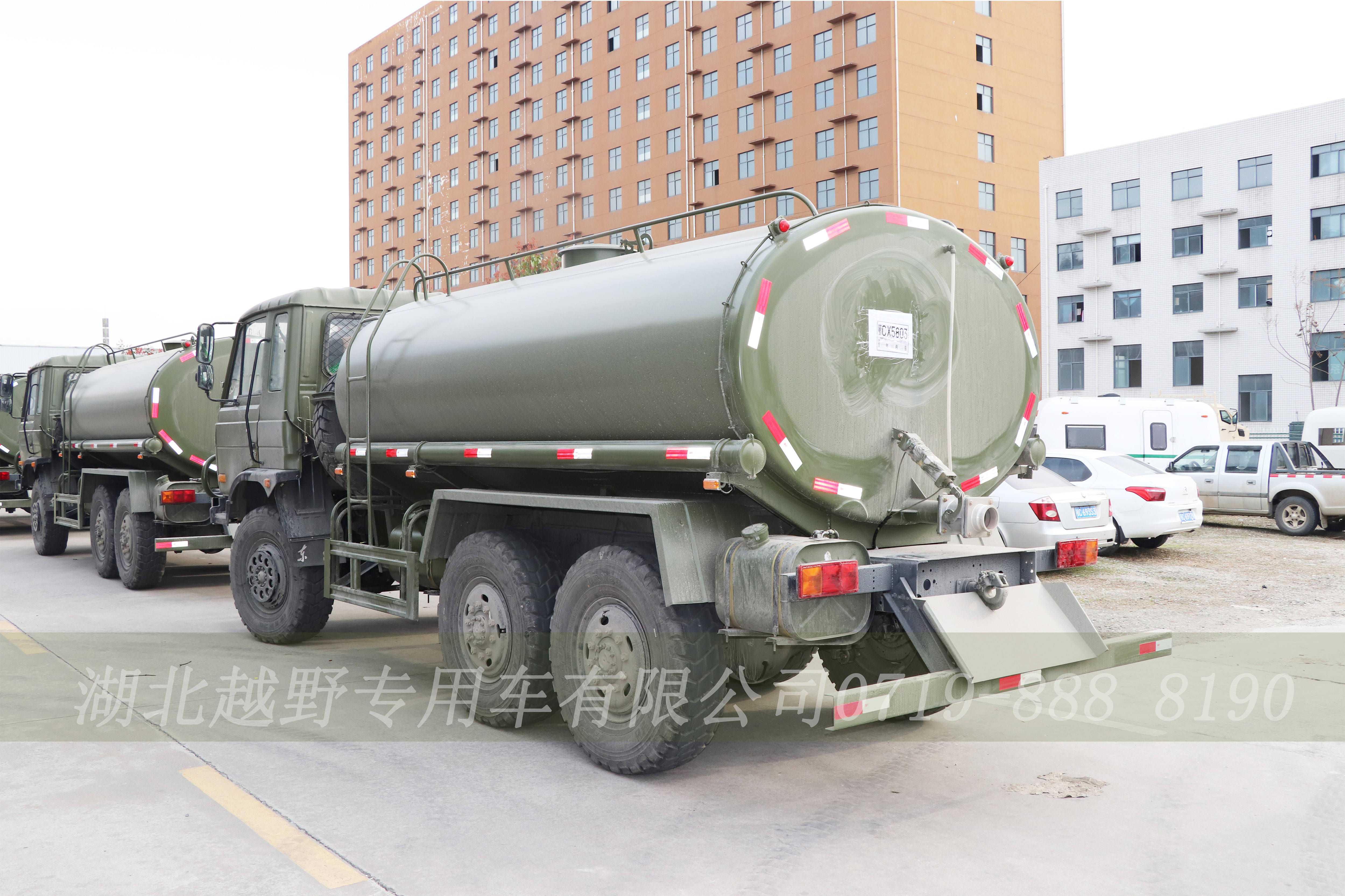 加油车/运油车东风eq2102六驱6×6越野卡车246军车改装底盘——厢式车