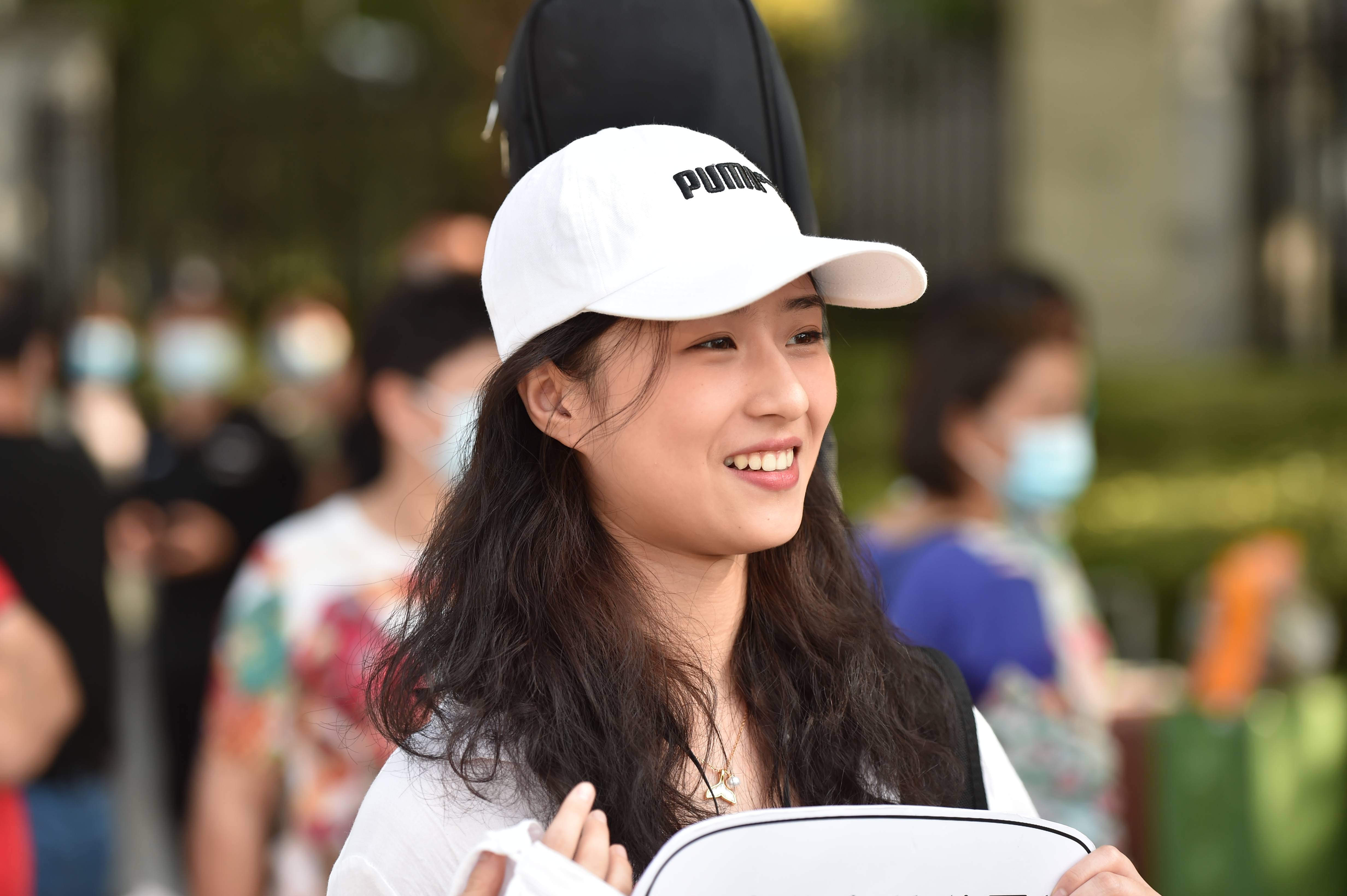 中戏开学迎2021级本科新生 帅哥美女云集