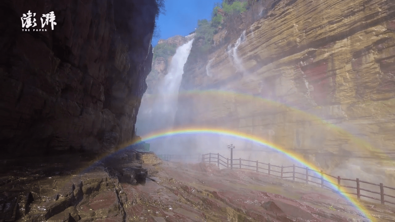 云台山雨后现多处瀑布彩虹