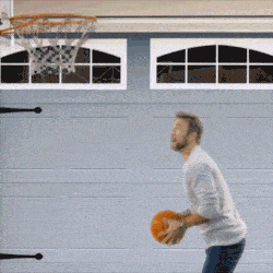 搞笑gif趣图:妹子过浮桥摔跤,这临场反应真是绝了_那