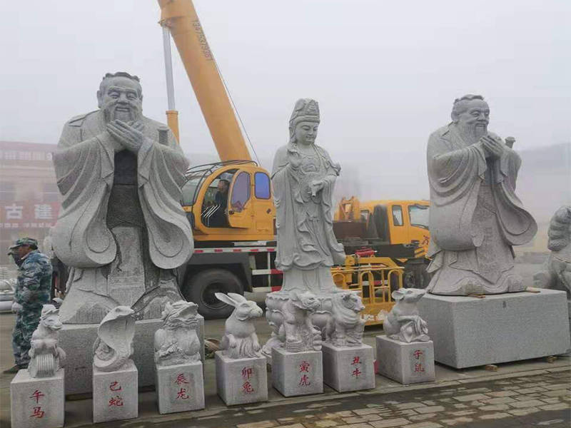 现在我们采用的孔子像雕塑大部分是以唐代吴道子的画像为依据,后期